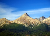 Masivní vrchol Kriváň během léta ve Vysokých Tatrách