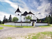 Gotický kostel ve skanzenu Pribylina na Slovensku
