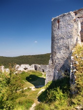 Donjon Čachtického hradu