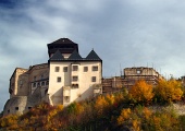 Trenčínský hrad na pestrobarevném kopci