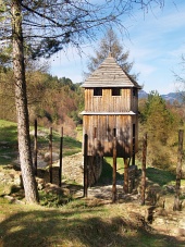 Věž dřevěného opevnění na Havránku na Slovensku