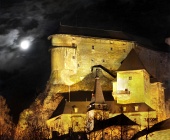 Noční scéna s Oravským hradem