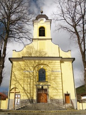 Kostel svatého Kříže v Lúčkách na Slovensku