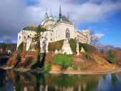 Proslulý Bojnický zámek během podzimu