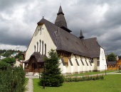 Kostel svaté Anny v obci Oravská Lesná na Slovensku