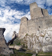 Věž hradu Beckov