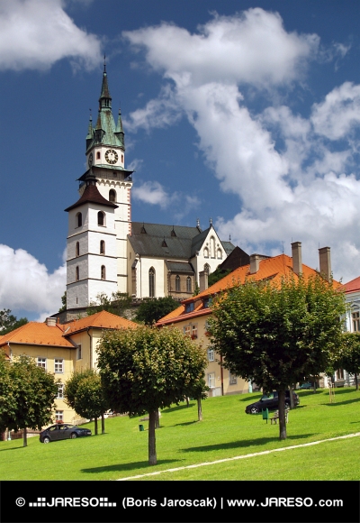 Hlavní náměstí, kostel a hrad v Kremnici