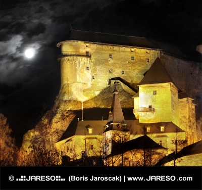 Noční scéna s Oravským hradem