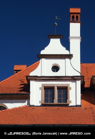 Unikátní středověká střecha s komínem