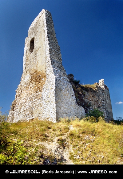 Čachtický hrad - zřícenina Donjon
