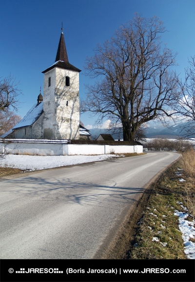 Zimní cesta do kostela v Ludrové
