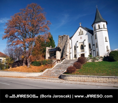 Gotický kostel v obci Mošovce, Slovensko