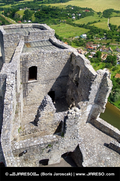 Věž hradu Strečno